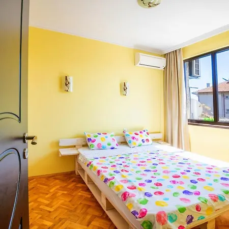 House With Garden * Pomorie