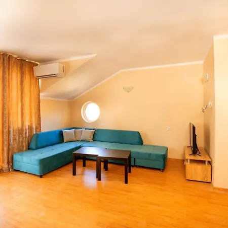 House With Garden Penzion Pomorie
