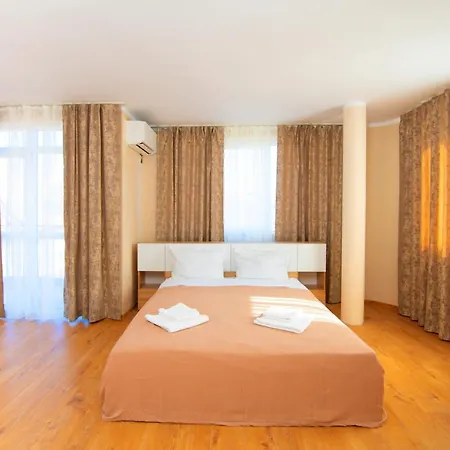 Guest house House With Garden *