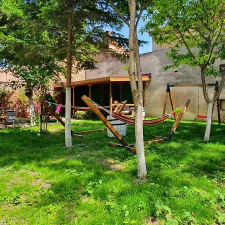 Guest house House With Garden