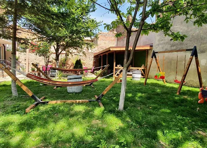 House With Garden 3*