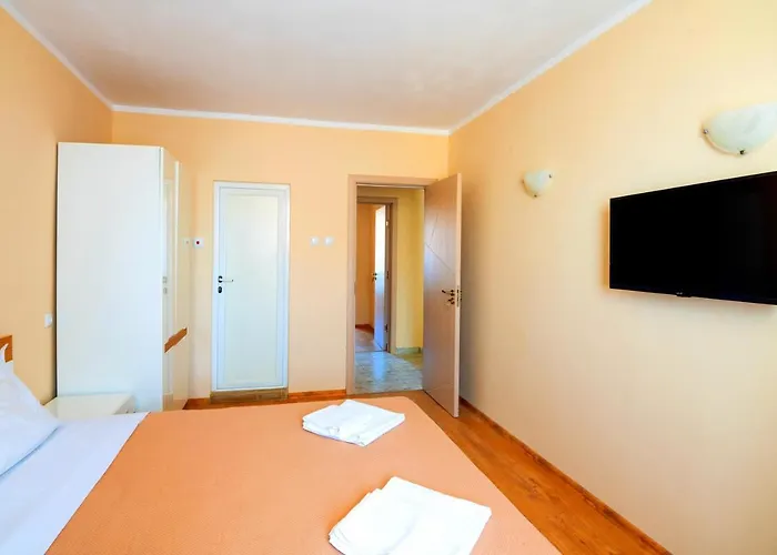 House With Garden 3*