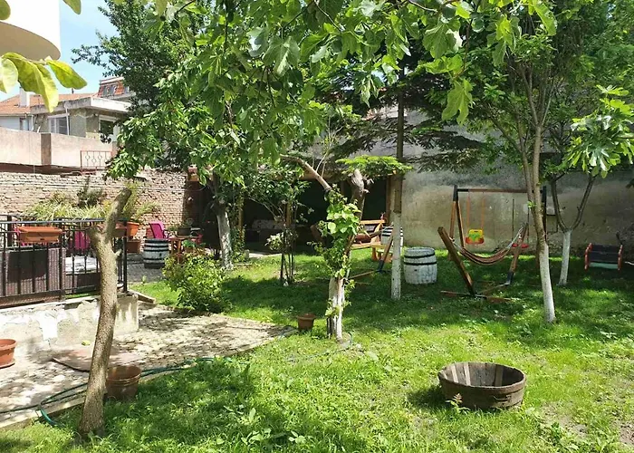 Guest house House With Garden 3*